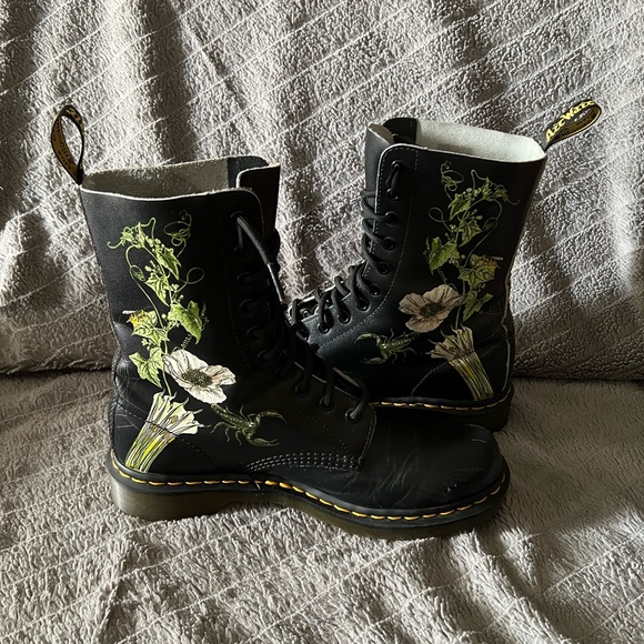 Dr. Martens 1490 ‘Wild Botanics’ *RARE* Women’s Boots - Picture 3 of 14